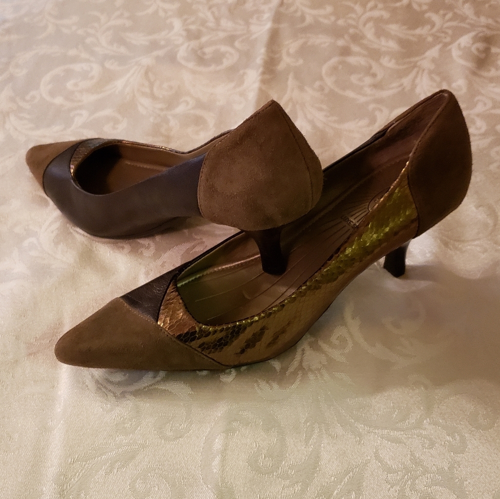 Circa Joan&David Luxe Series Tan Pumps